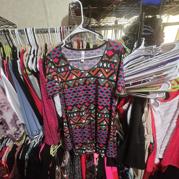 💋5/20 Lularoe xs tunic - Picture 2 of 4